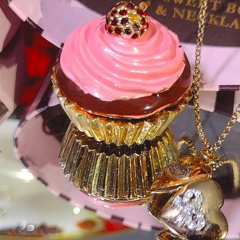 Vintage Juicy Couture Cupcake Sweet Box Trinket & Necklace.